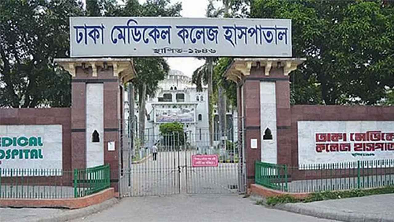 মিন্টো রোডে সিএনজির নিয়ন্ত্রণ হারিয়ে আইল্যান্ডে ধাক্কা, চালক নিহত