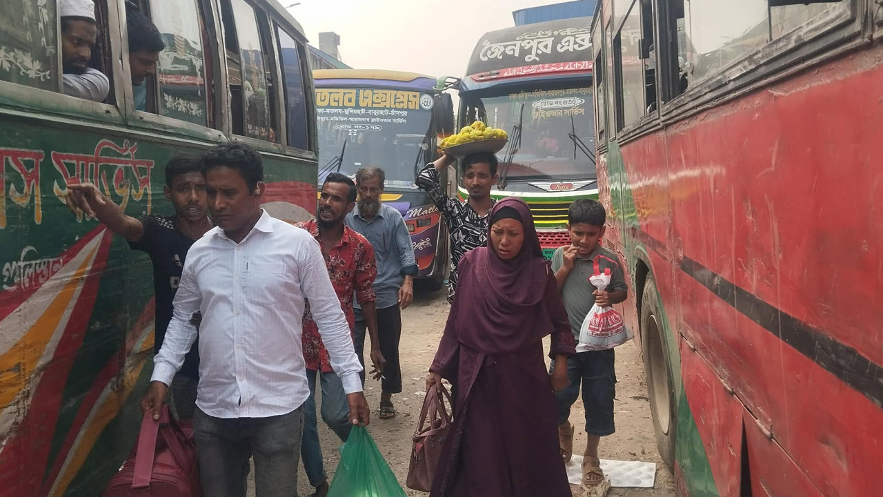 Dhaka_returns_to_its_familiar_self_after_the_holidays_1