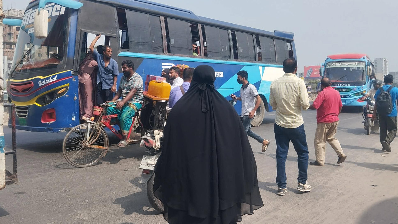Dhaka_returns_to_its_familiar_self_after_the_holidays_3