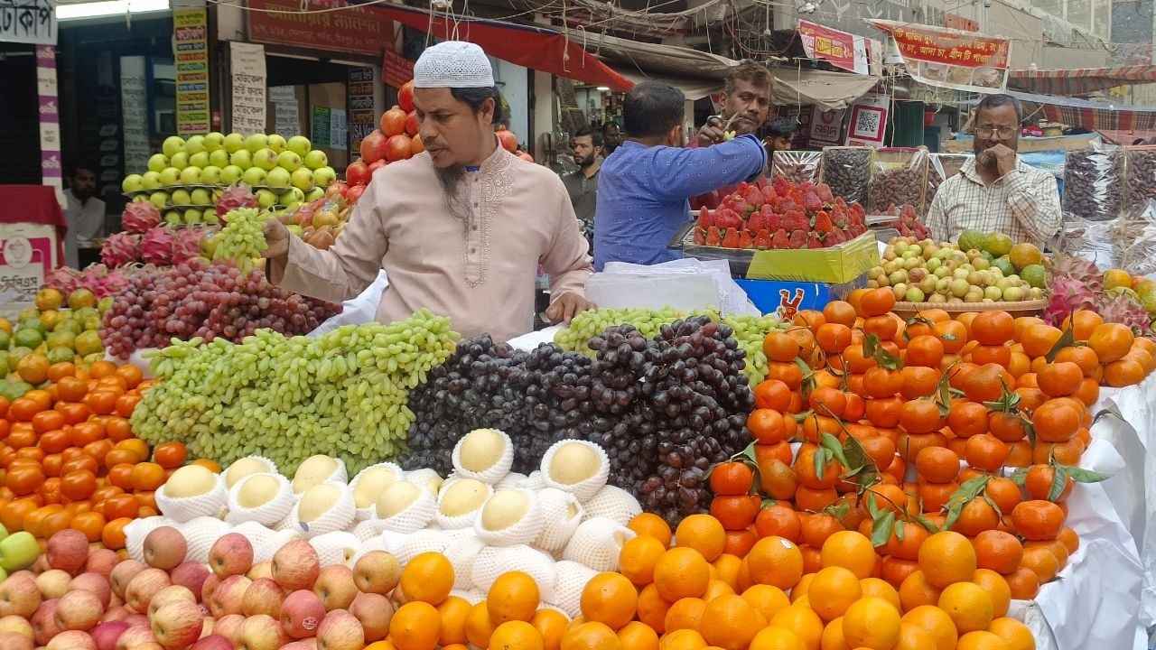 ৪০০ টাকার নিচে মিলছে না বিদেশি ফল, বিপাকে ক্রেতারা