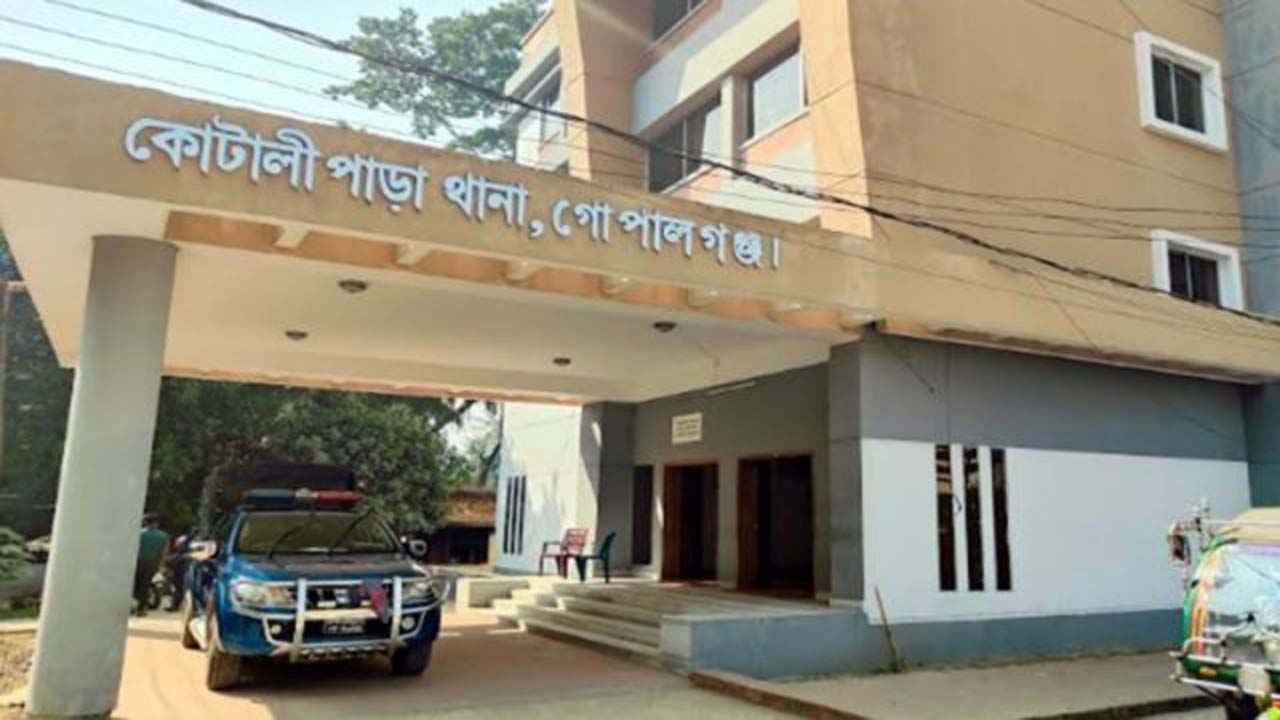 কোটালীপাড়ায় শিক্ষিকাকে উত্ত্যক্তের অভিযোগে যুবককে মারধর
