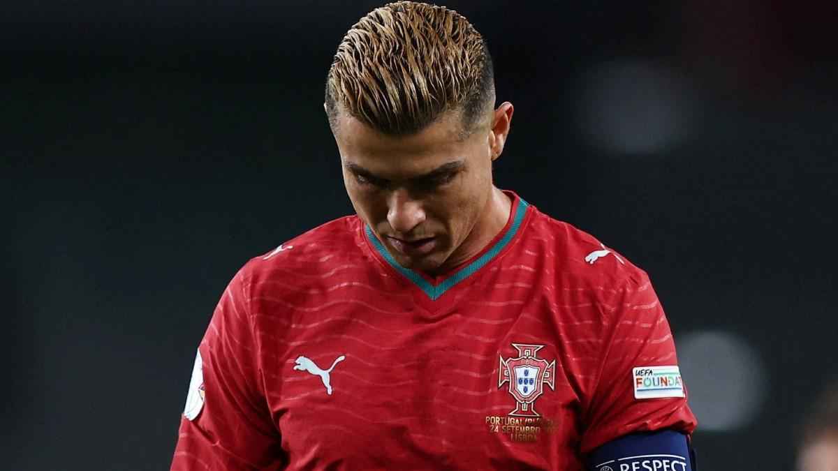 রোনালদোর এক ‘লাইক’ নিয়ে ফের বিতর্ক পর্তুগাল শিবিরে