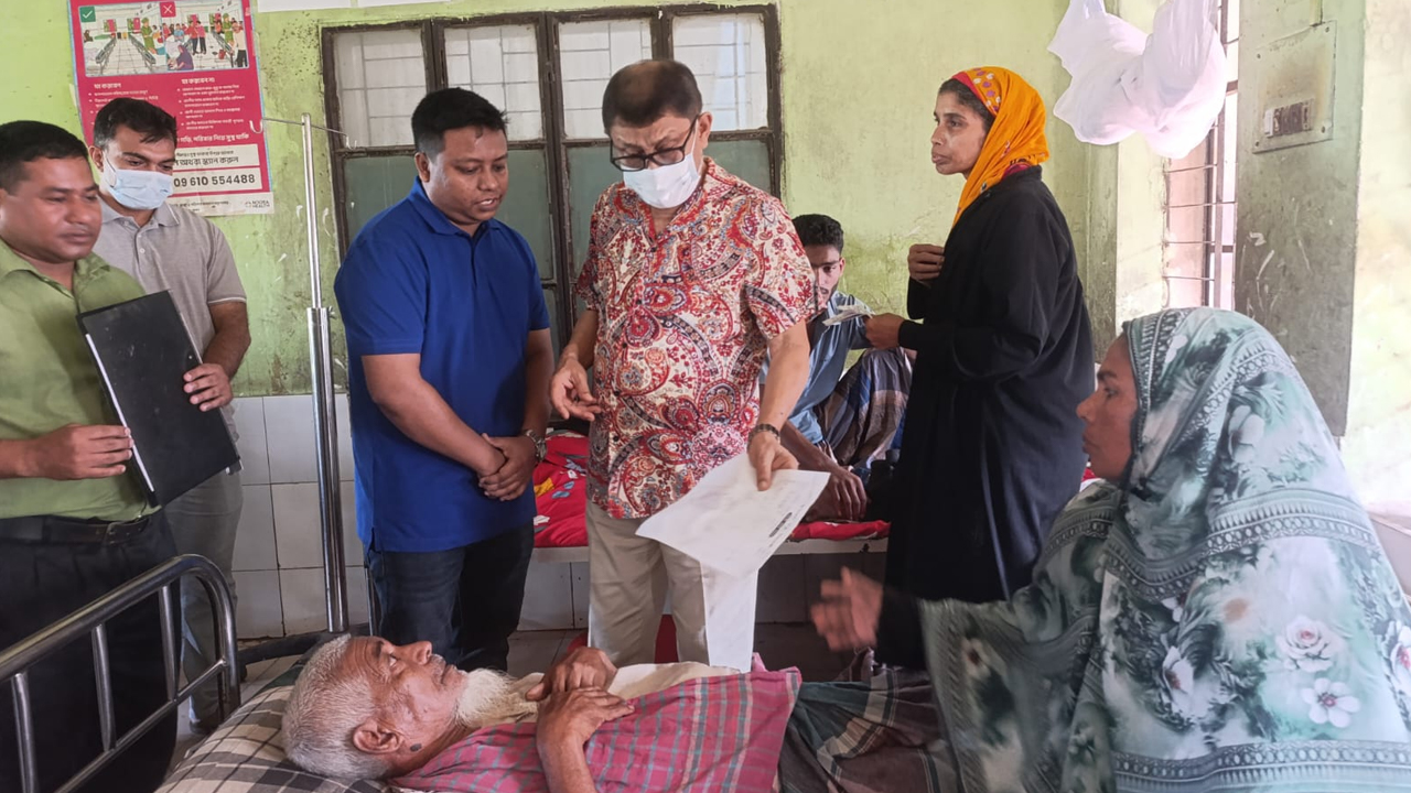 ফুলপুর উপজেলা স্বাস্থ্য কমপ্লেক্স আকস্মিক পরিদর্শন করেন স্বাস্থ্যমন্ত্রী সরদার মো. সাখাওয়াত হোসেন।