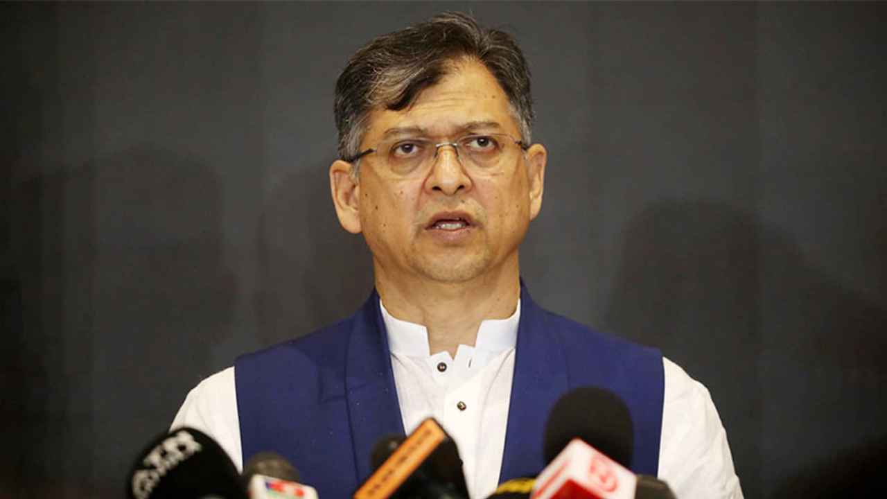 বিমানবন্দরের নিরাপত্তায় নতুন দায়িত্বে স্বরাষ্ট্রমন্ত্রী