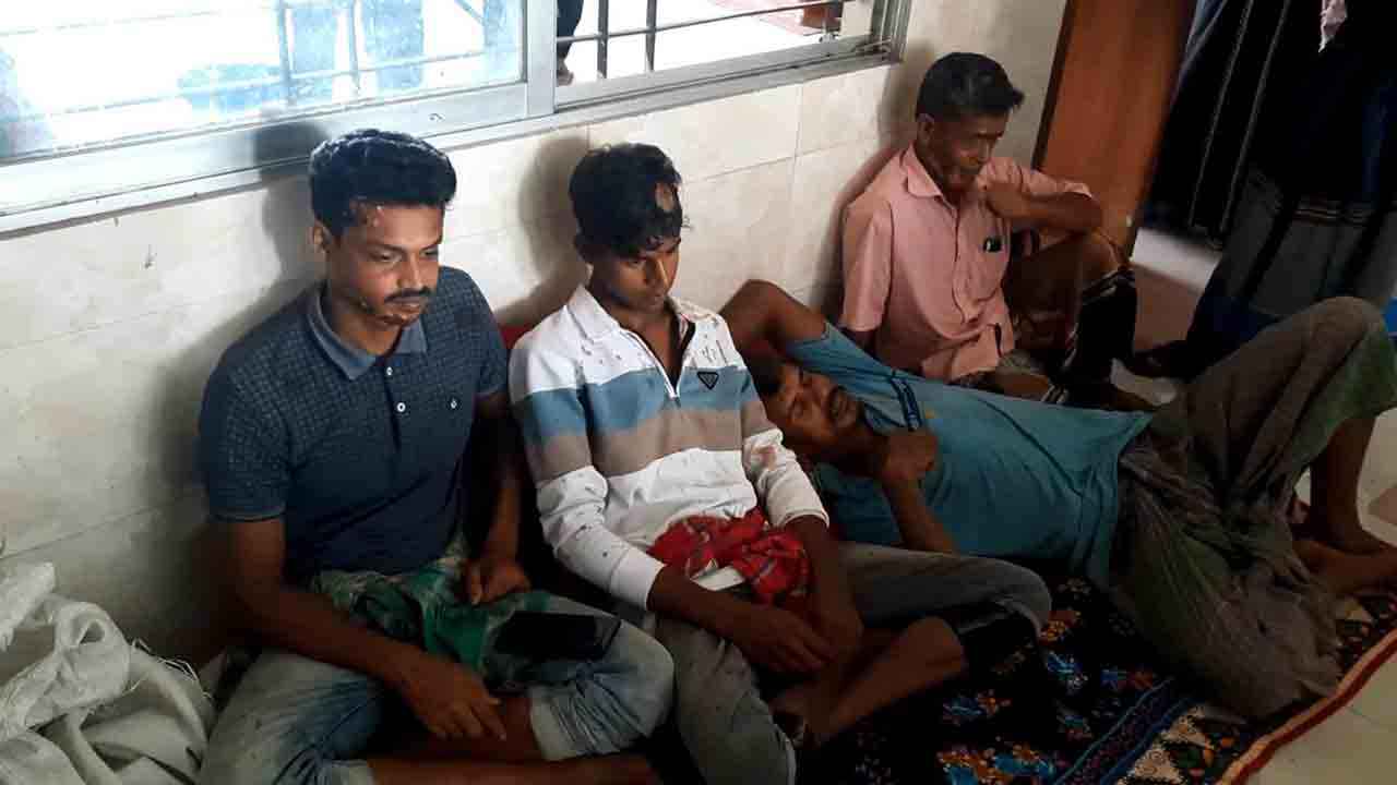 পরকীয়া সংক্রান্ত বিরোধে ঝিনাইদহে দুই পক্ষের সংঘর্ষ, আহত ১১