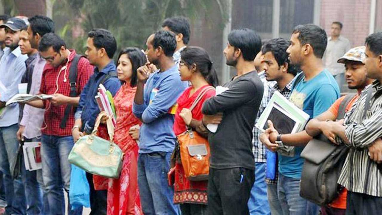 বাংলাদেশেও বাড়ছে বেকারের হার। ছবি: সংগৃহীত