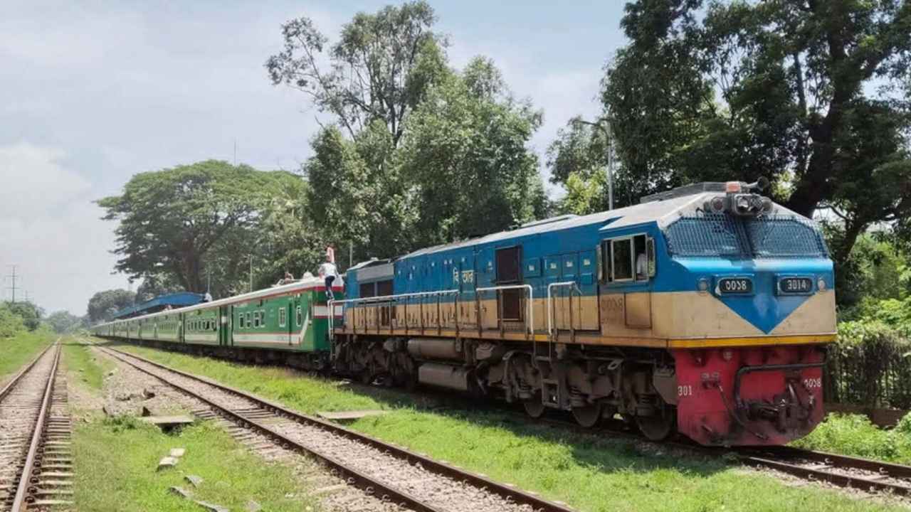সোমবার থেকে নতুন রুটে চলবে মহানগর এক্সপ্রেস