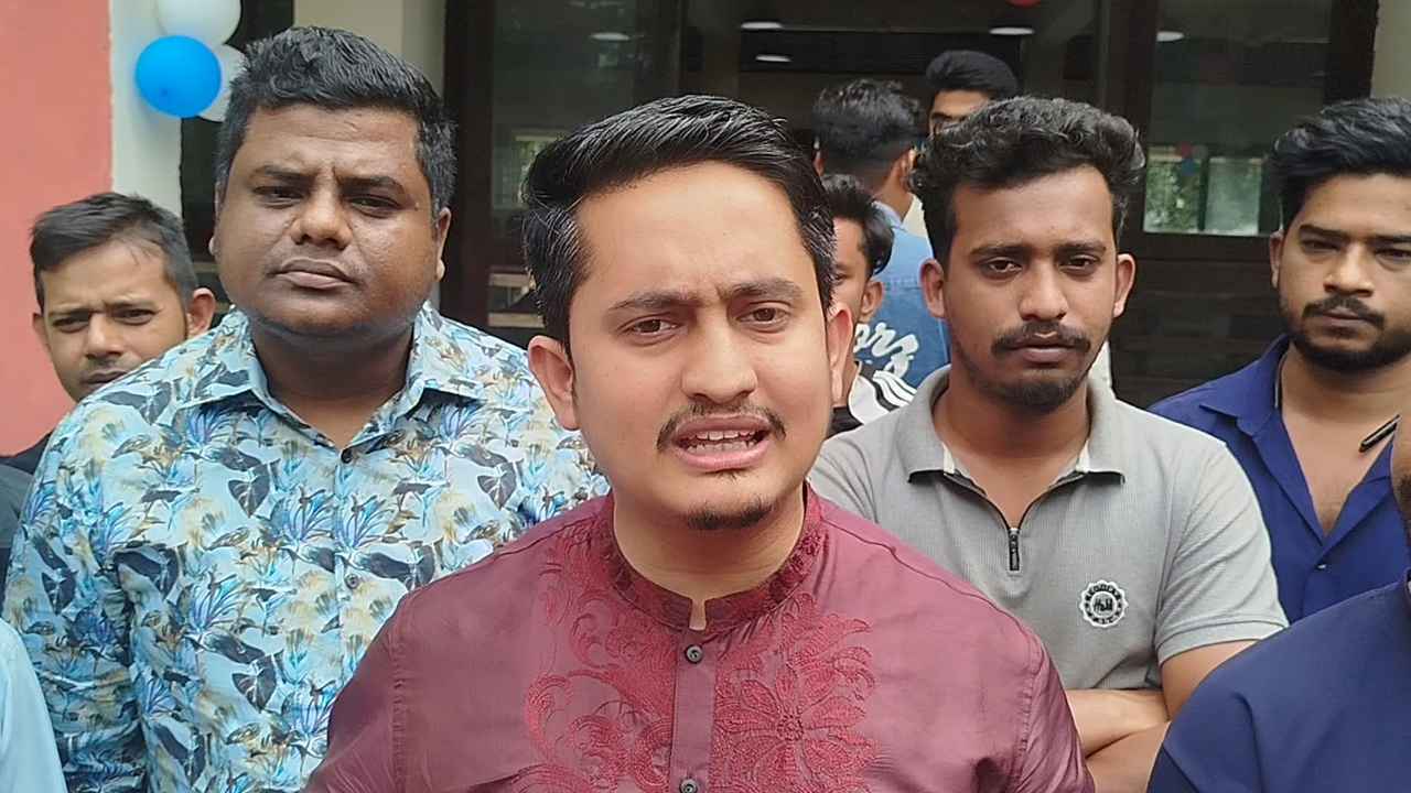 হাসিনা ফিরলে আ.লীগের অবশিষ্ট রাজনীতির কবর রচিত হবে: সারজিস আলম