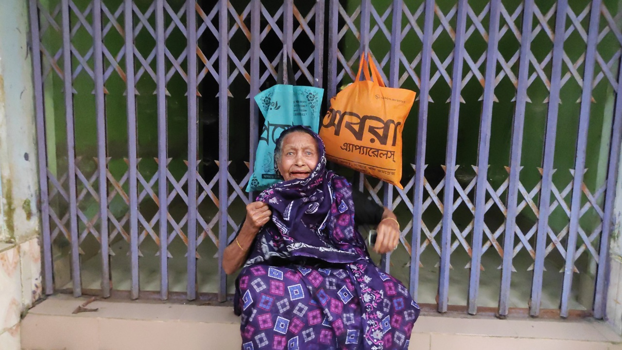 Old_lady_Zainab_Bhanu Old_lady_Zainab_Bhanu
