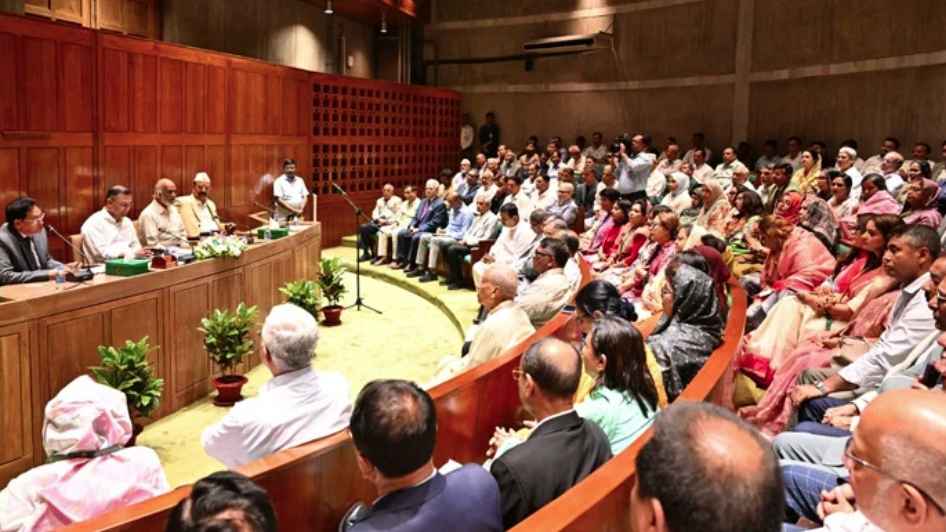 প্রধানমন্ত্রীর সভাপতিত্বে সরকারদলীয় এমপিদের বৈঠক