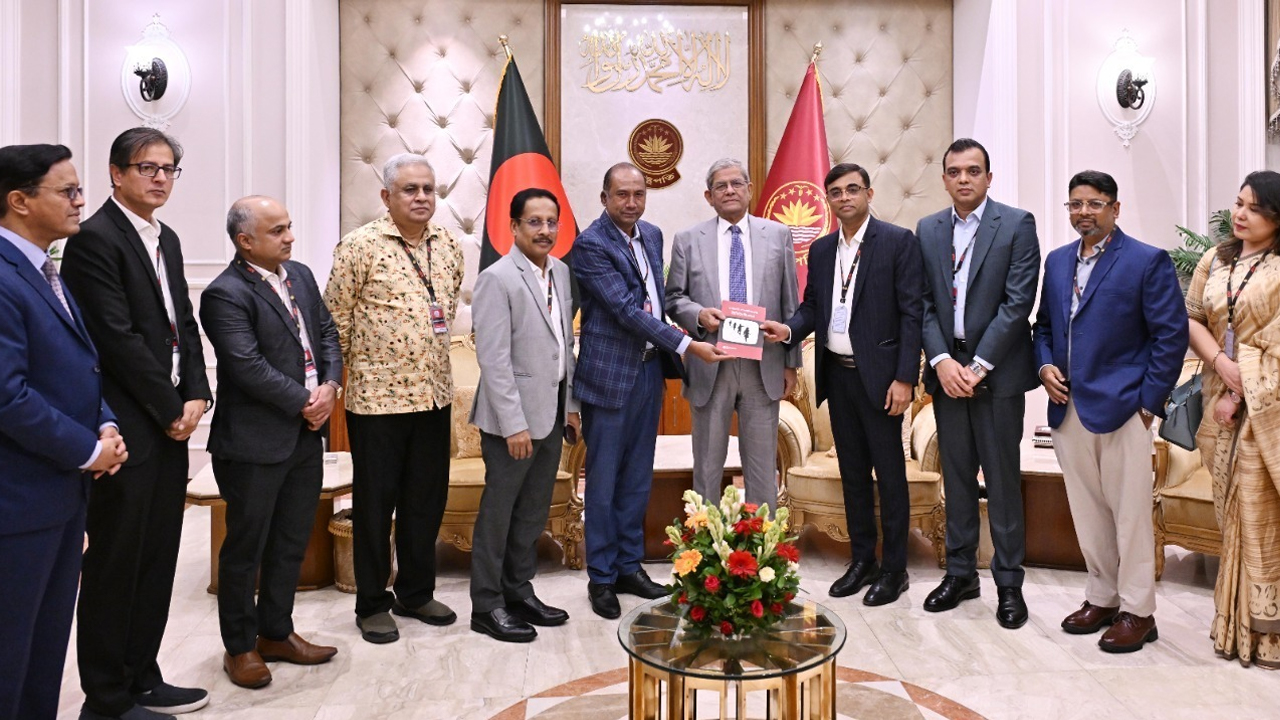 বঙ্গভবনে রাষ্ট্রপতি মির্জা ফখরুল ইসলাম আলমগীরের সঙ্গে ব্রডকাস্ট জার্নালিস্ট সেন্টারের প্রতিনিধিদল