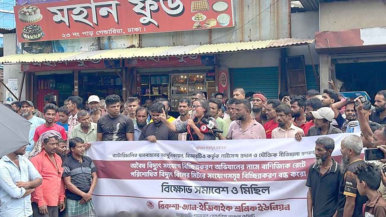 ব্যাটারি রিকশা উচ্ছেদ হলে ‘শ্রমিক অভ্যুত্থানের’ হুঁশিয়ারি
