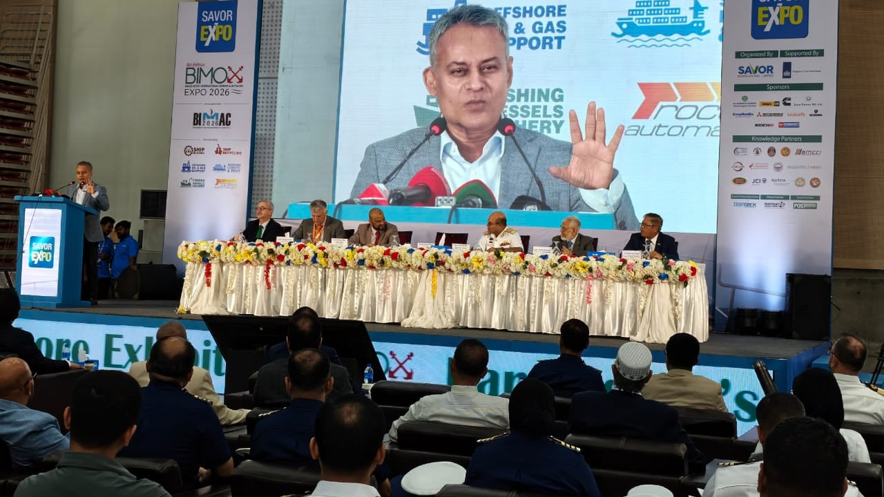 আন্তর্জাতিক কনভেনশন সিটি বসুন্ধরায় (আইসিসিবি) তিন দিনব্যাপী ‘৮ম বিমক্স ২০২৬’ প্রদর্শনীর উদ্বোধনী অনুষ্ঠানে নৌপরিবহনমন্ত্রী শেখ রবিউল আলম।
