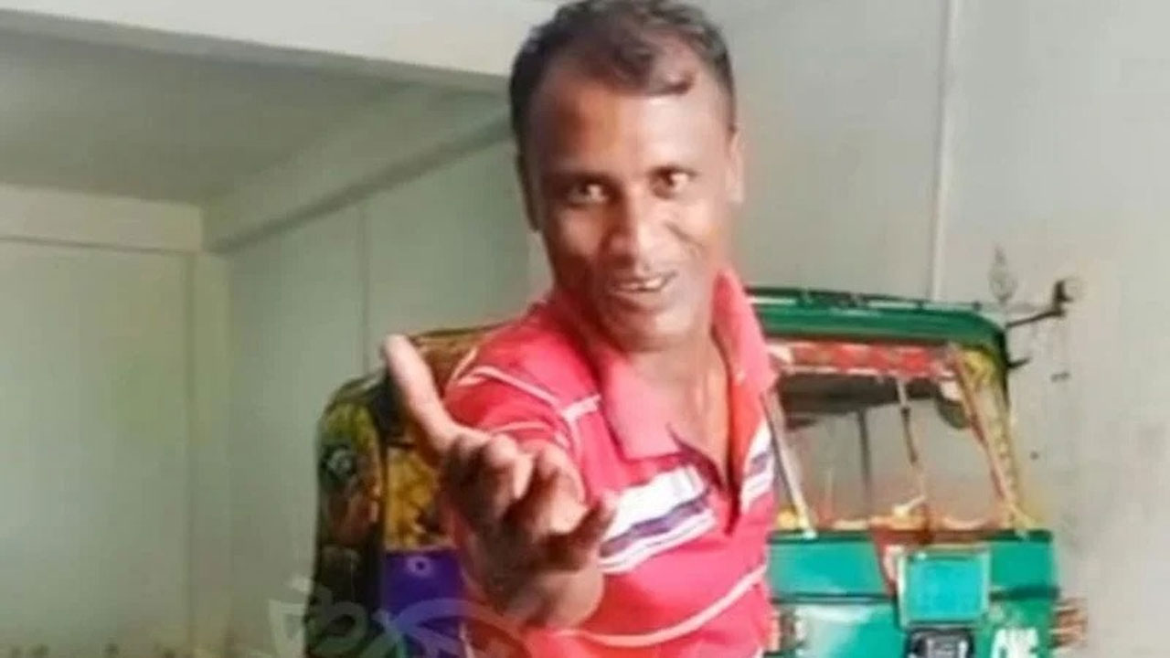 গ্রেফতারৃকত অটোরিকশা চালক সুমনই হত্যাকারী বলে ইঙ্গিত দিয়েছেন তদন্তকারী কর্মকর্তারা