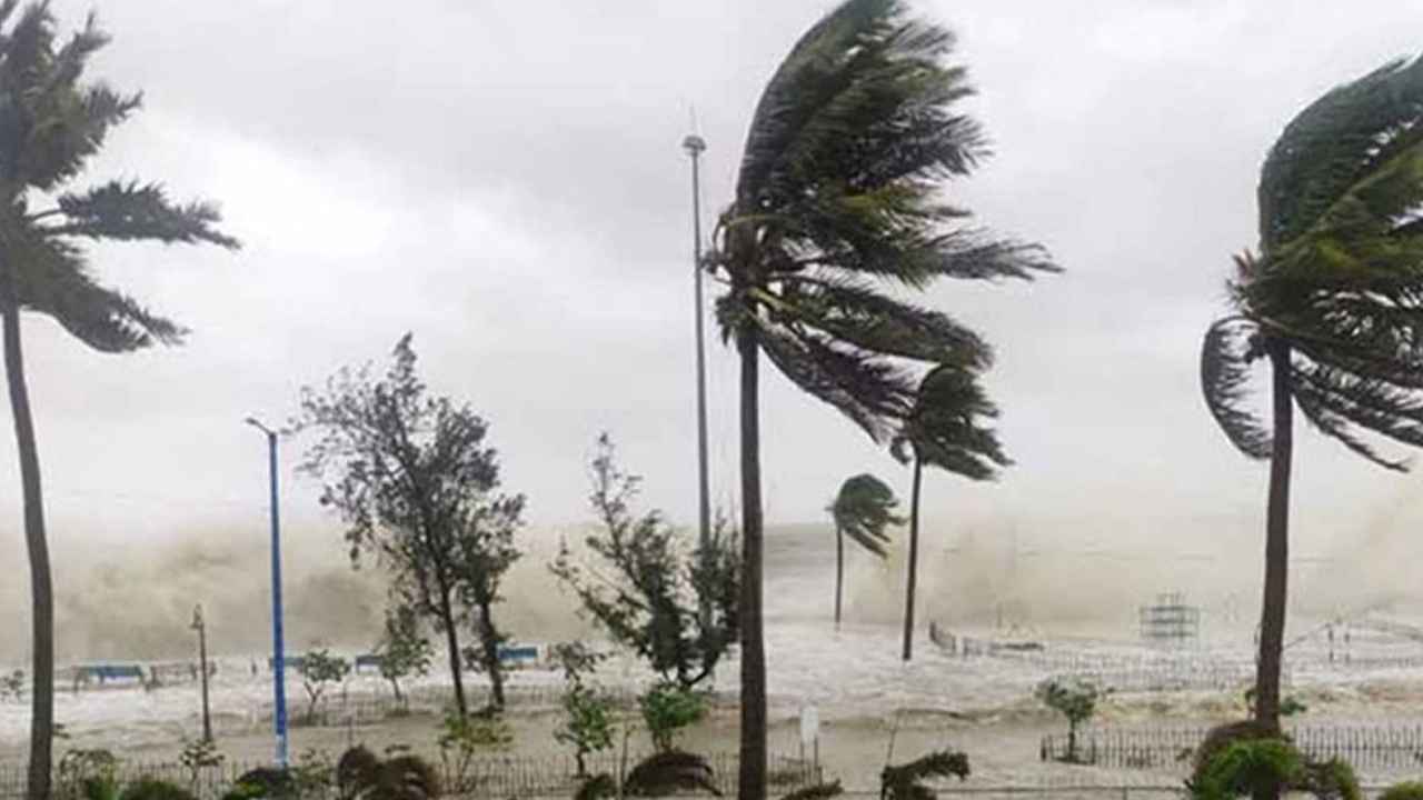 মধ্যরাতের মধ্যে ঢাকাসহ ১২ অঞ্চলে ঝড়ের আভাস