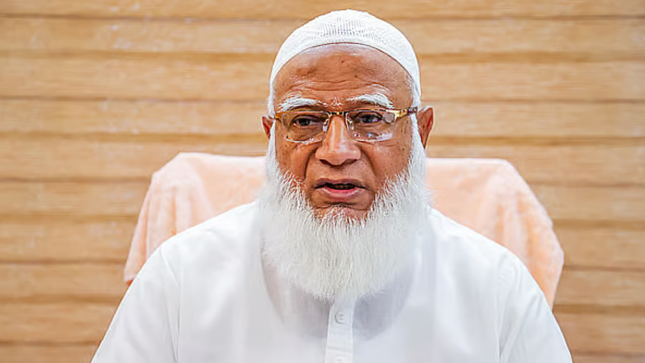 যাত্রীদের ভোগান্তি কমাতে দ্রুত পদক্ষেপ নেওয়ার আহ্বান জামায়াত আমিরের