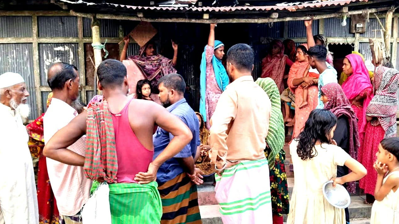 ভোলায় ফ্যামিলি কার্ডের প্রলোভন দেখিয়ে কানের দুল ছিনতাই