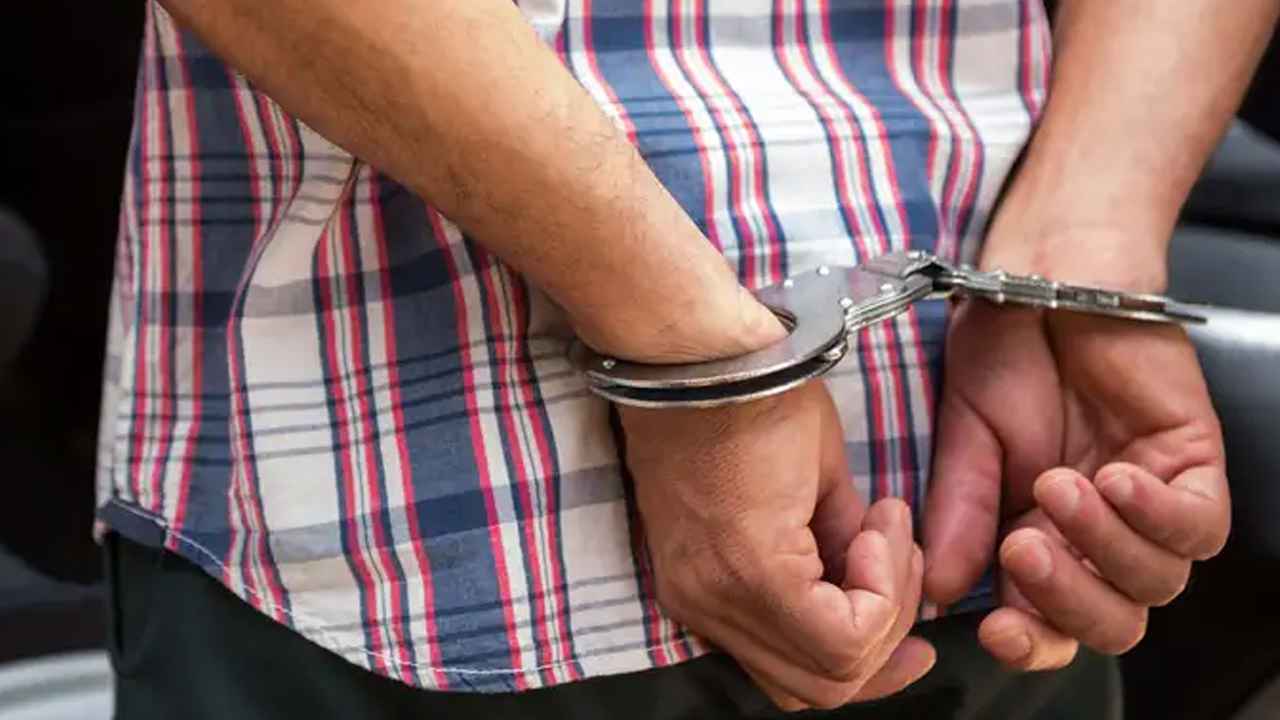 রাড্ডায় হামলা ও লুটপাটের ঘটনায় বহিষ্কৃত যুবদল নেতা নূর আলম গ্রেফতার