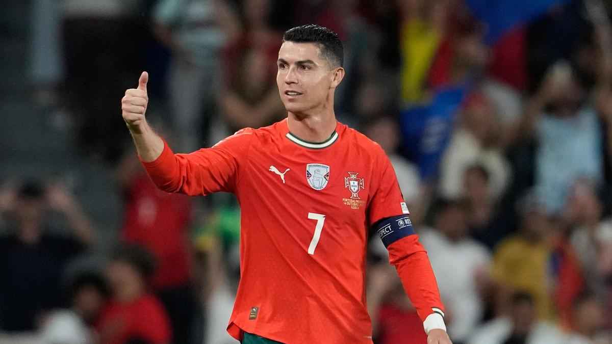 পর্তুগালের করা জরিমানা রোনালদোর ১ মিনিটের আয়ের চেয়েও কম!