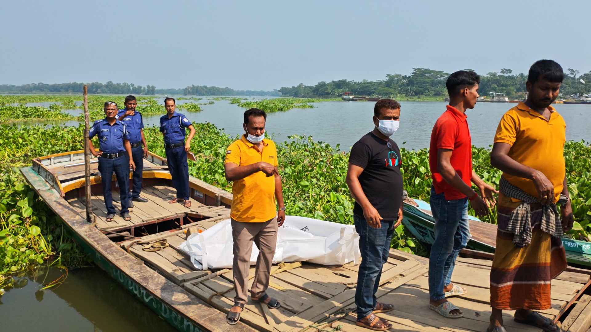 নাজিরপুরে ট্রলারডুবি: নিখোঁজের তিন দিন পর গৃহবধূর মরদেহ উদ্ধার
