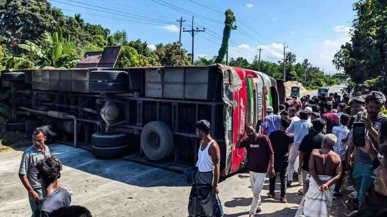 সেপ্টেম্বরে সড়কে ঝরেছে ৪২৩ প্রাণ, এক-তৃতীয়াংশ মোটরসাইকেলে
