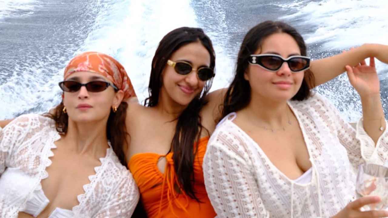 স্বামী-সন্তান ফেলে ‘গার্লস ট্রিপে’, কোথায় ঘুরে বেড়াচ্ছেন আলিয়া?
