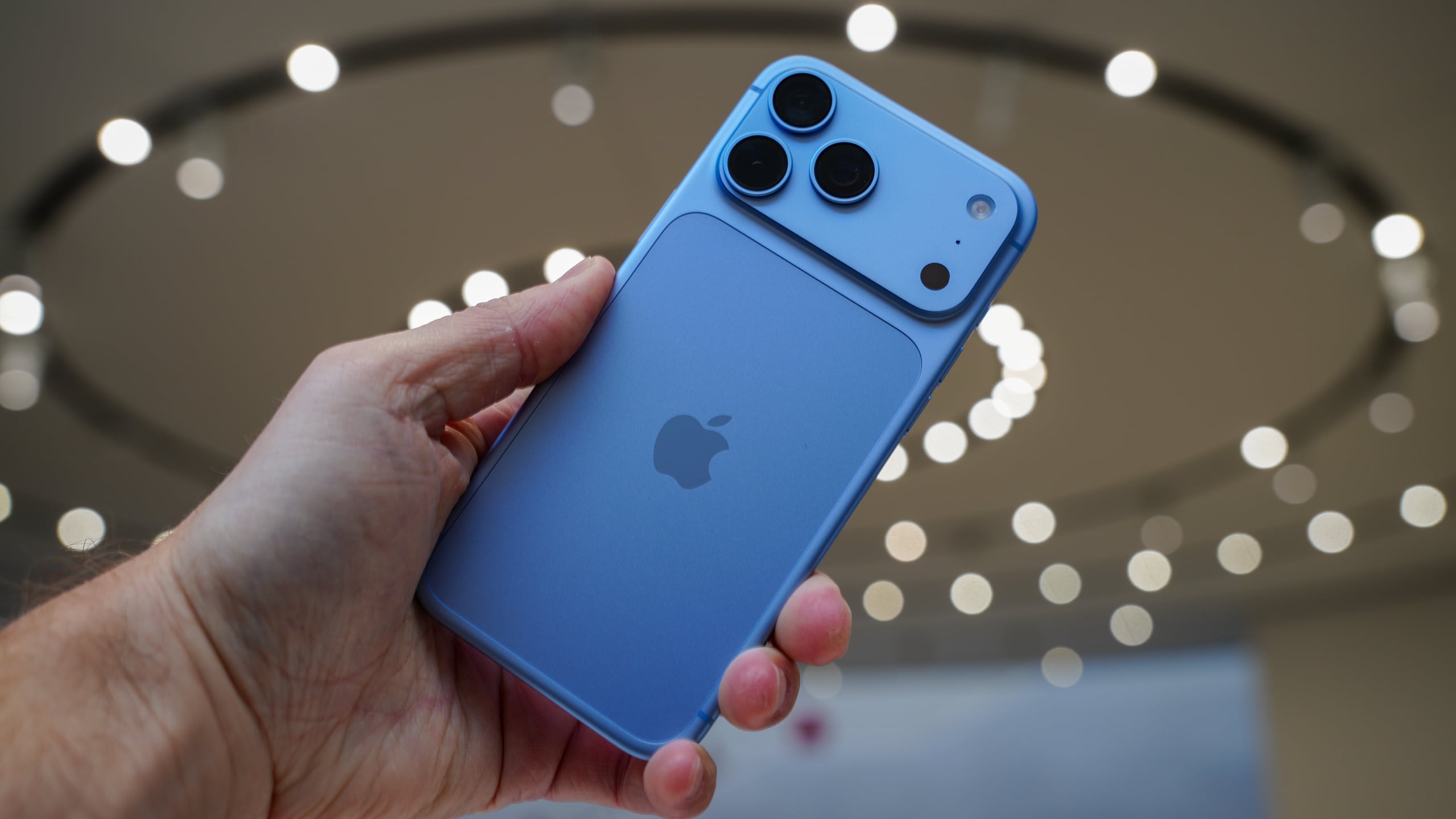 apple-iphone-18-pro-max-vs-samsung-galaxy-s26-ultra-flagship_e5ut