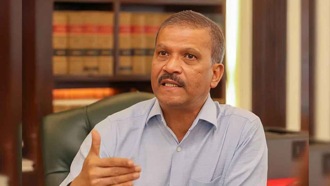 নিজেদের গোষ্ঠীর অপরাধে আলেমরা সোচ্চার হন না কেন, প্রশ্ন আসিফ নজরুলের