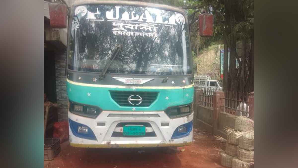 ৬ দিন পর বান্দরবান-থানচি সড়কে বাস চলাচল শুরু