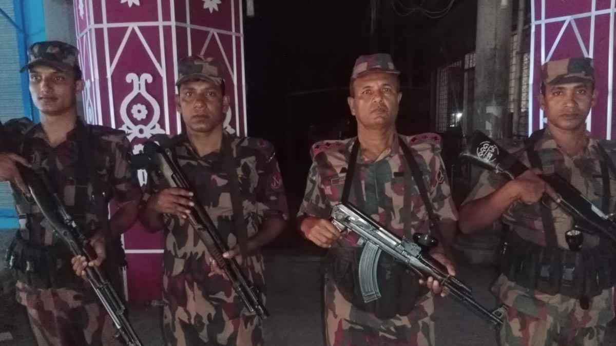 সাতক্ষীরায় দুর্গাপূজার নিরাপত্তায় ৩১ প্লাটুন বিজিবি মোতায়েন
