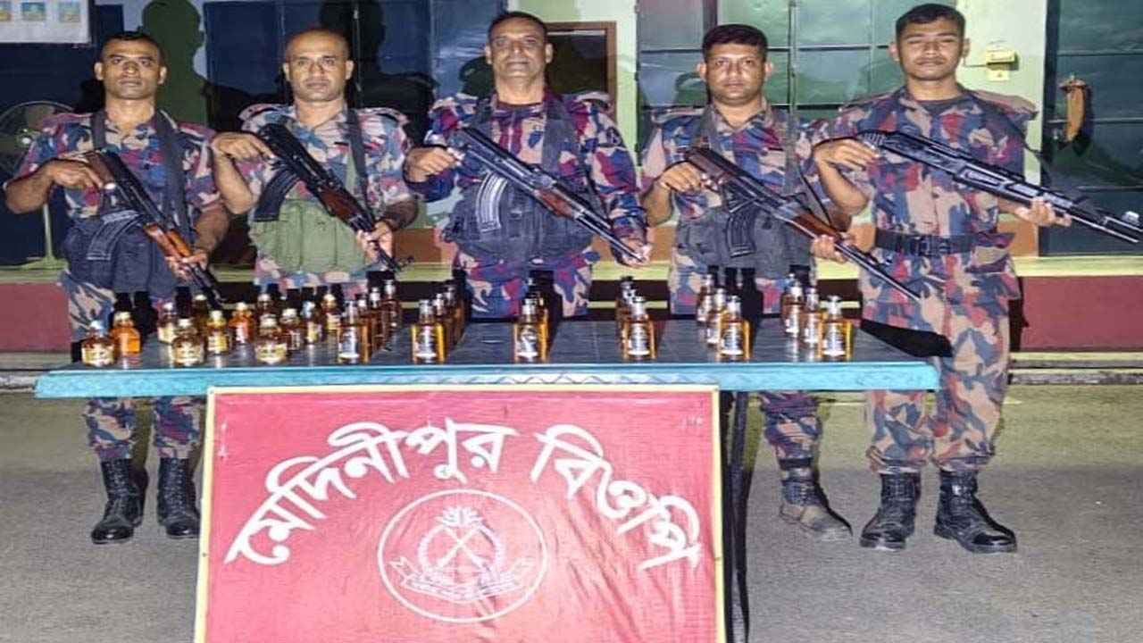 জীবননগর সীমান্তে ৩৫ বোতল ভারতীয় মদ উদ্ধার