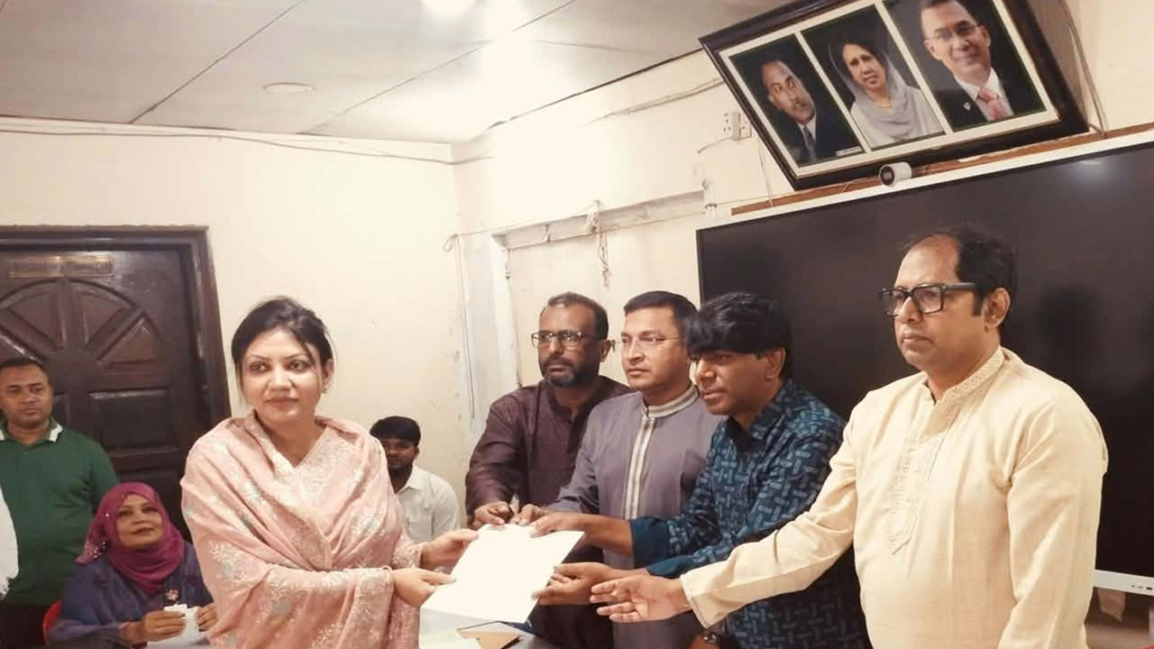 মিষ্টির আসনে এমপি হতে চান ৬৭জন, মনোনয়নপত্র নিয়েছেন মেঘনা আলমও