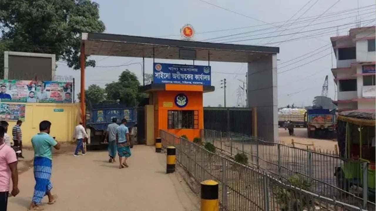 নারায়ণগঞ্জের সাইলো থেকে পাঁচ দিন ধরে খাদ্যশস্য পরিবহন বন্ধ