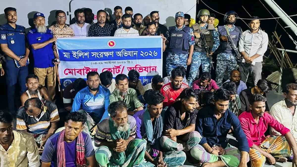 মেঘনায় ইলিশ শিকারের দায়ে ২৪ জেলের কারাদণ্ড