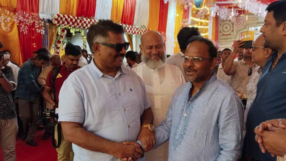নাটোরে পূজা মণ্ডপ পরিদর্শনে ভারতীয় সহকারী হাইকমিশনার