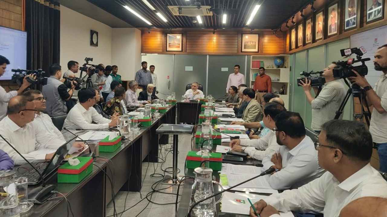 ইউপি নির্বাচনের দিনক্ষণ চূড়ান্ত করতে বৈঠকে বসেছে ইসি