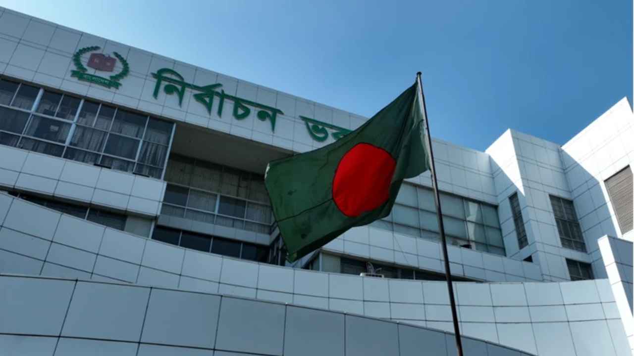 ভোটার নিবন্ধনে জালিয়াতির দায়ে চাকরিচ্যুত ইসি কর্মকর্তা