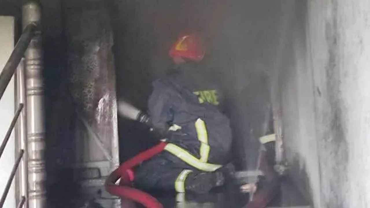৭ ইউনিটের চেষ্টায় কেরানীগঞ্জের কারখানার আগুন নিয়ন্ত্রণে, নিহত ১