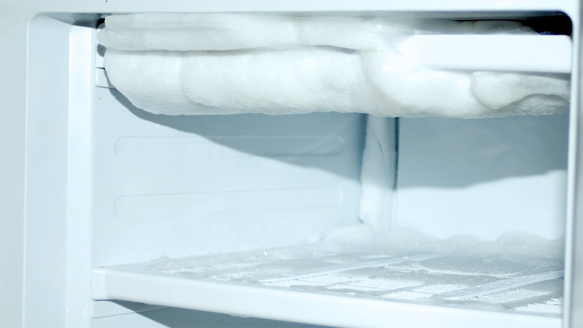 freezer-needing-defrosting