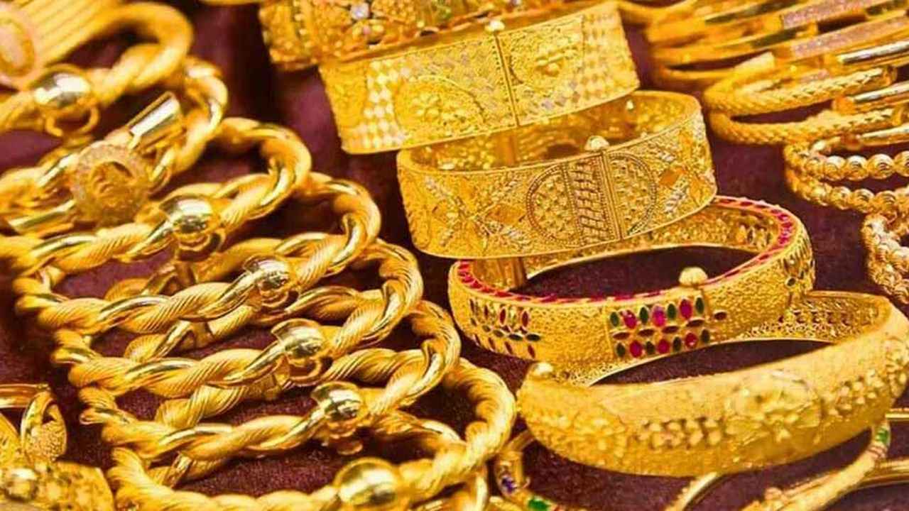 দুই দফায় বাড়ার পর কমল স্বর্ণের দাম