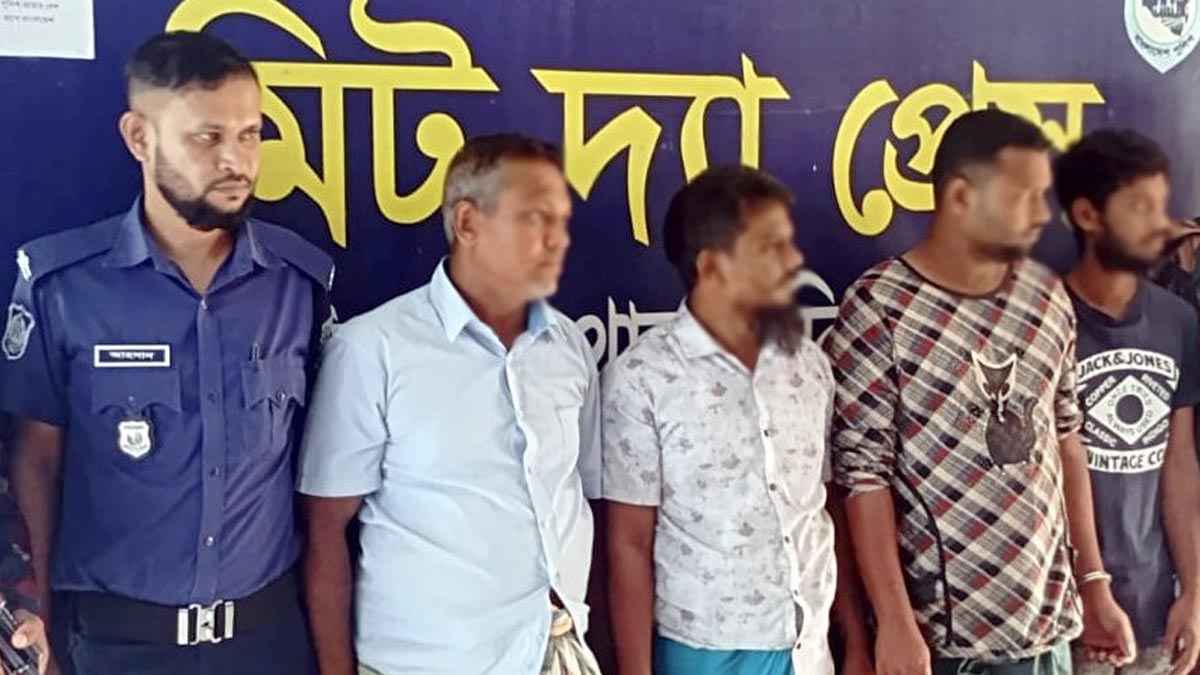 হিলিতে সীমান্তে মাদকসহ গ্রেফতার ৪