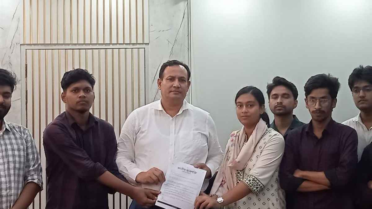 জাবিতে ৬ দফা দাবিতে ছাত্রশক্তির স্মারকলিপি, কঠোর আন্দোলনের হুঁশিয়ারি