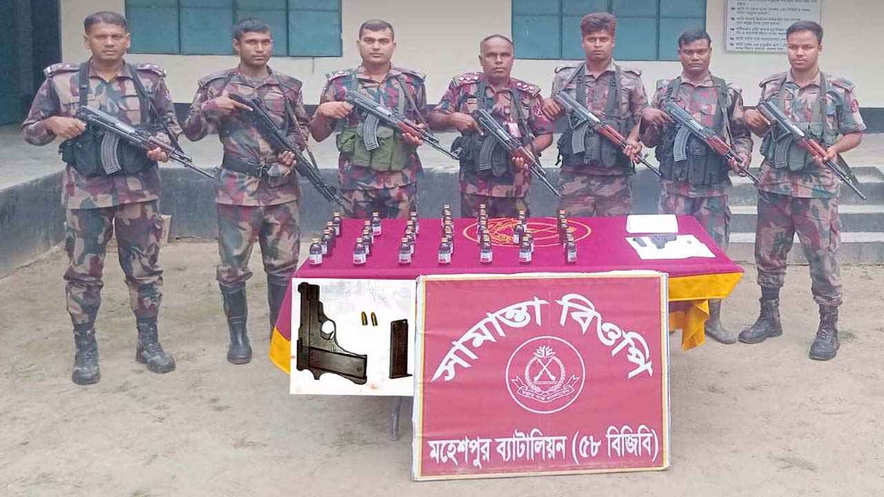 ঝিনাইদহের সীমান্তে অভিযান, পিস্তল-গুলি ও মাদক জব্দ