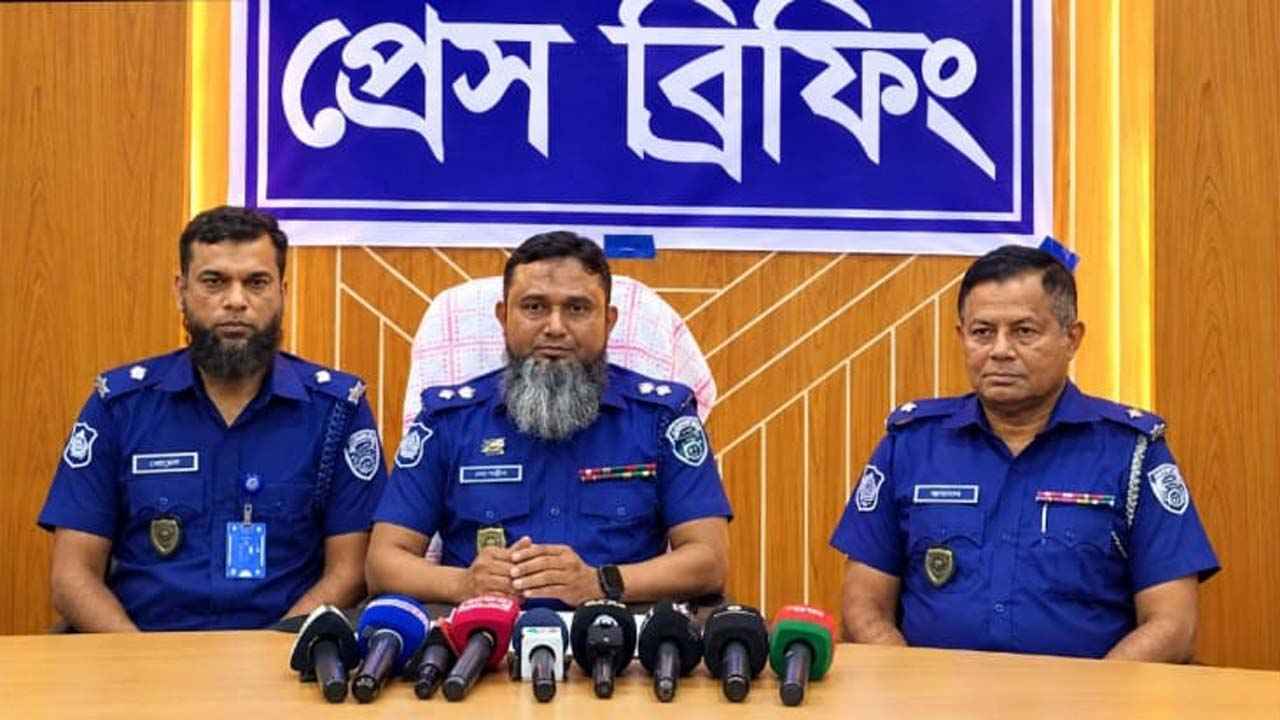 ফরিদপুরে পিবিআইয়ের হাতে ‘জিনের বাদশা’ চক্রের দুই সদস্য গ্রেফতার