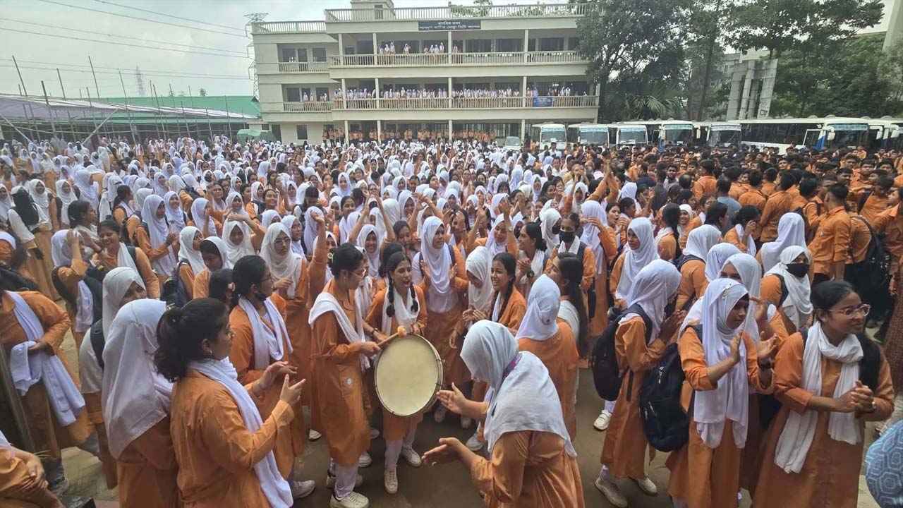 আবারও দেশসেরা নরসিংদীর আবদুল কাদির মোল্লা সিটি কলেজে