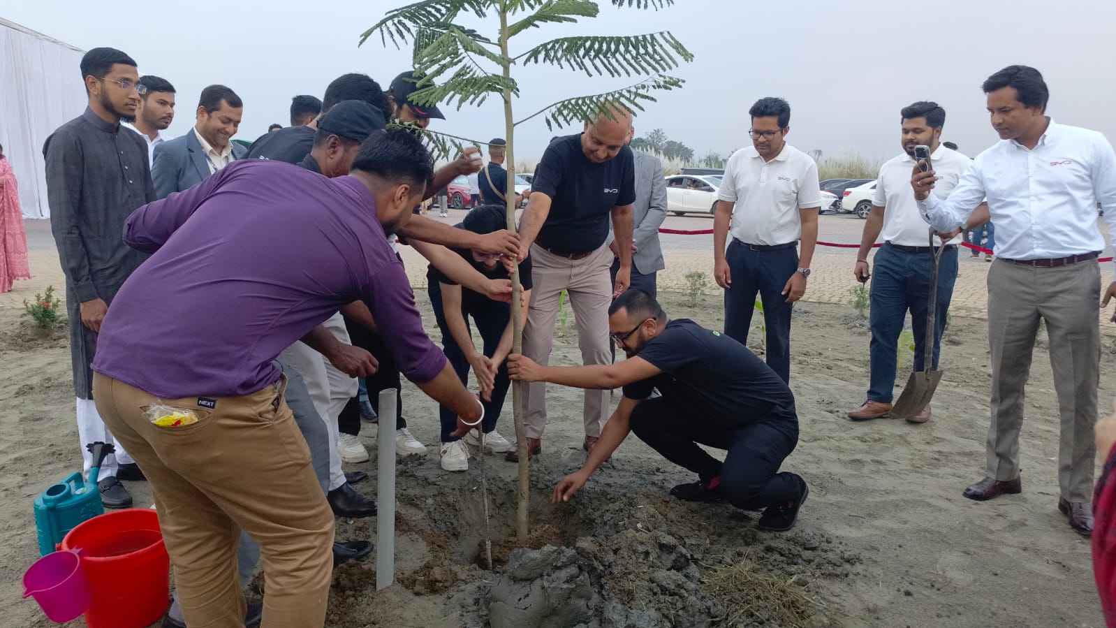 গ্রিন ড্রাইভ’ উদ্যোগের আওতায় বৃক্ষরোপন বিওয়াইডি বাংলাদেশের