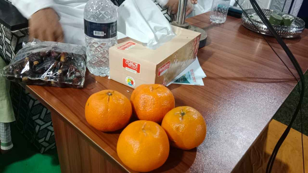 মৌলভীবাজারে ৫০ হাজার টাকায় বিক্রি হলো এক হালি কমলা