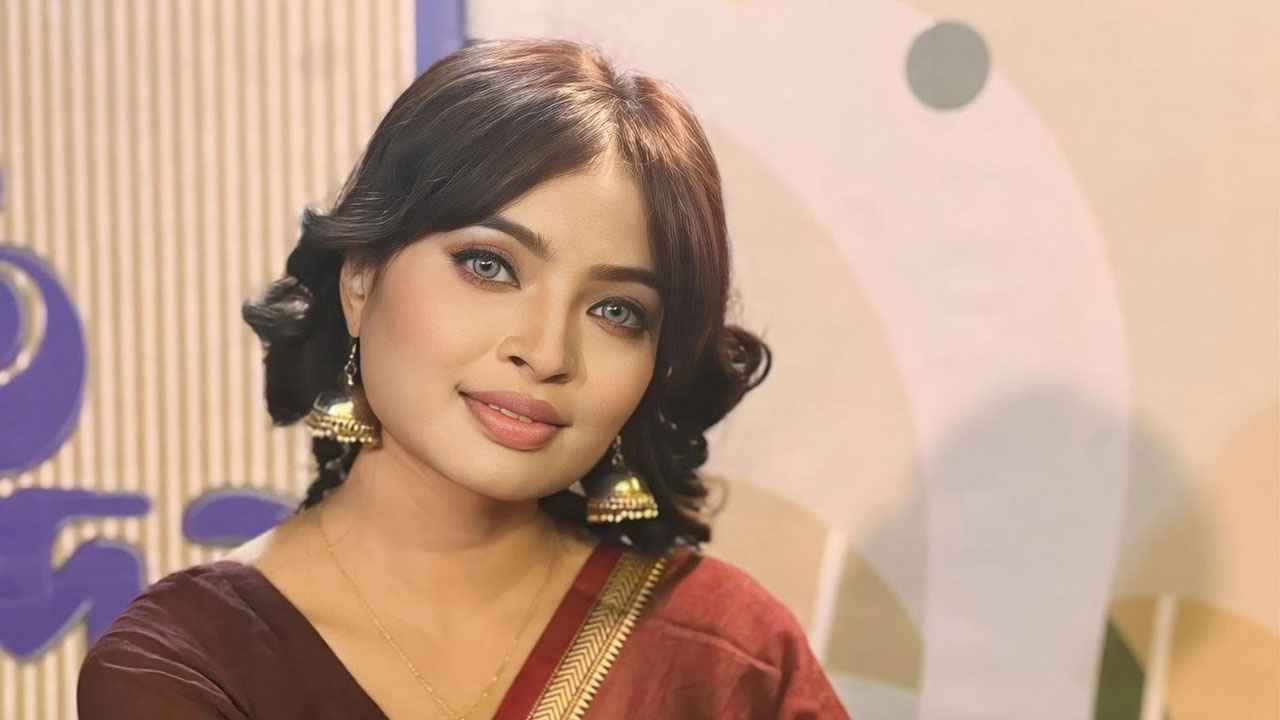প্রবারণা পূর্ণিমায় মৌমিতার ‘পুষ্পার্ঘ্য’