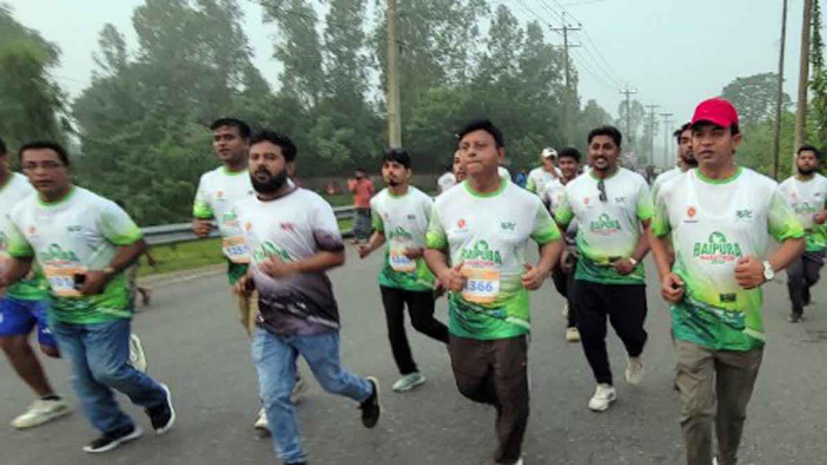 দেশি-বিদেশি প্রতিযোগী নিয়ে রায়পুরায় ম্যারাথন অনুষ্ঠিত