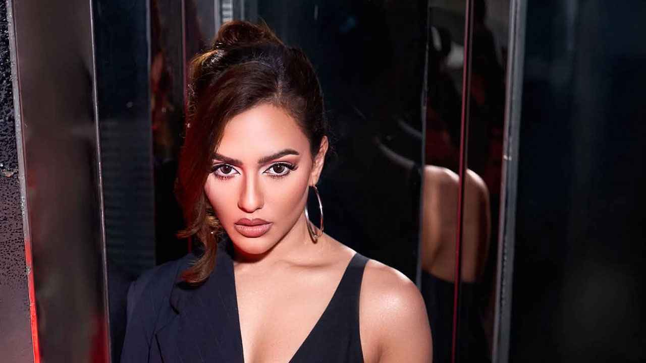 ফেসবুকে আগুন জ্বাললেন ফারিয়া, অনুসারীরা পুড়ছেন পতঙ্গের মতো!